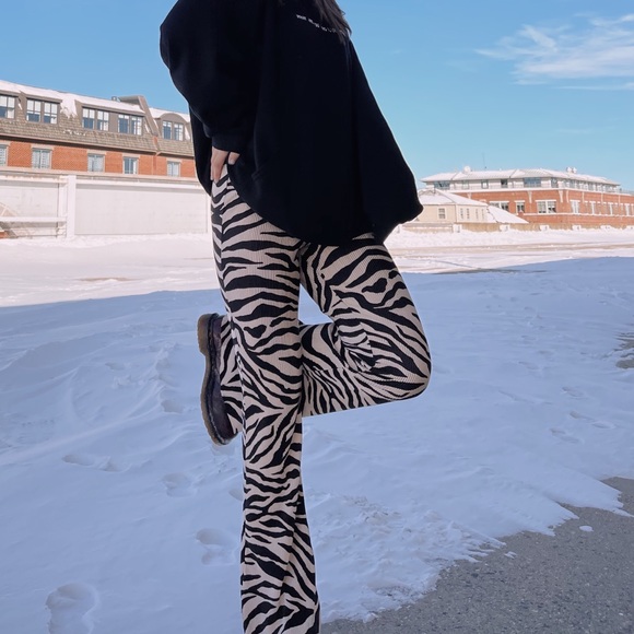 Zebra print flare pant - Picture 2 of 2